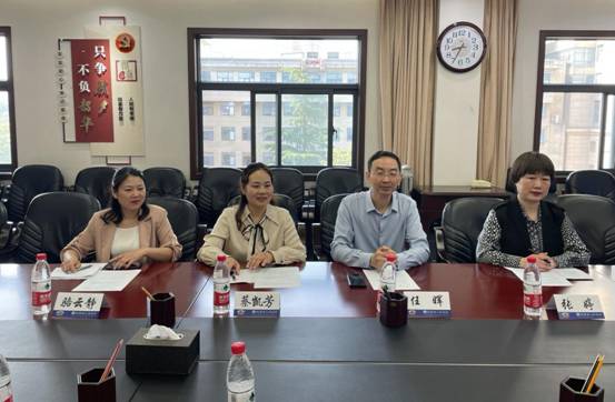 中心黑料网
合照